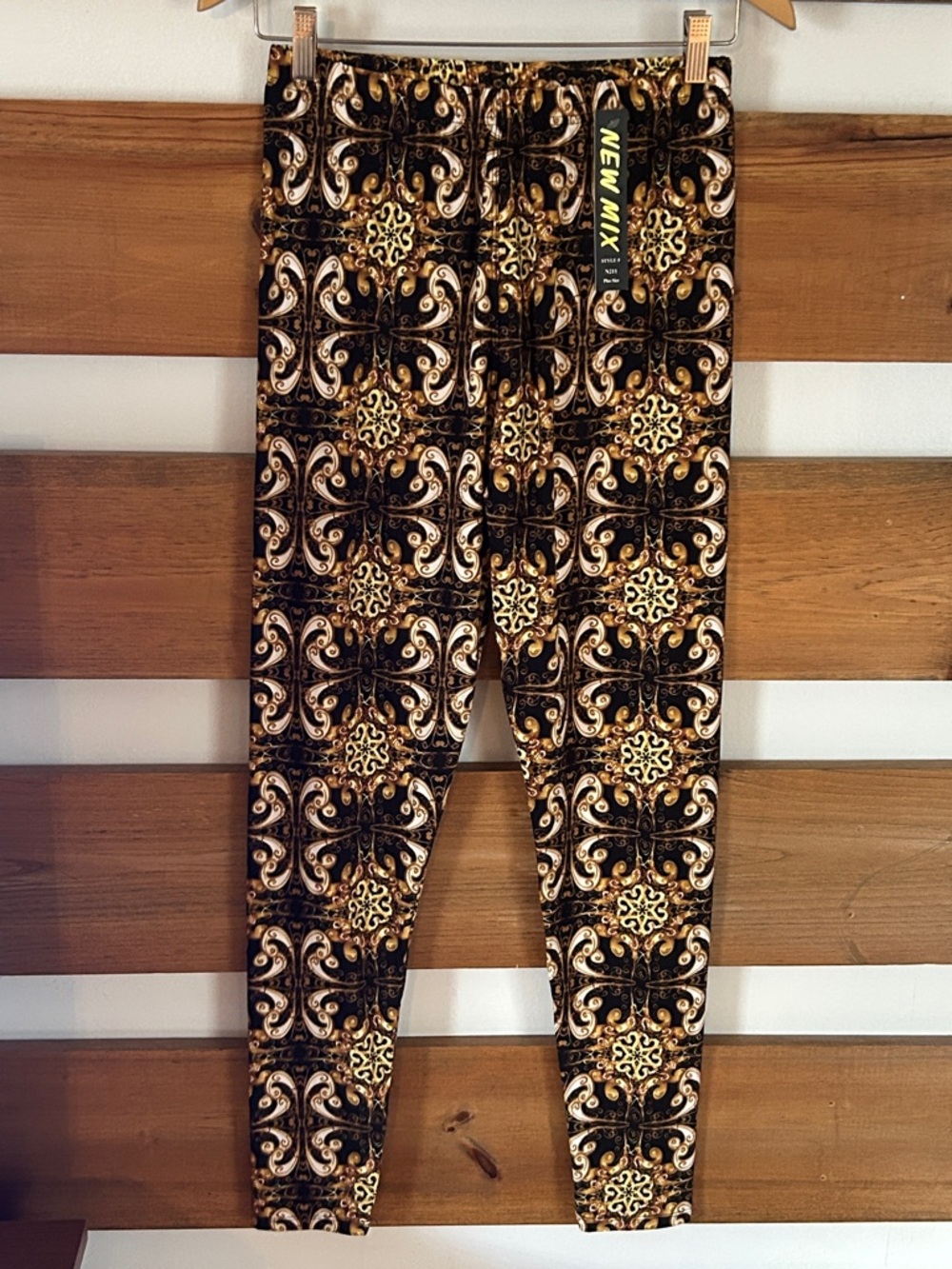 NWT New Mix Black and Gold Geometric Patterned Ultra Soft Leggings Plus Size